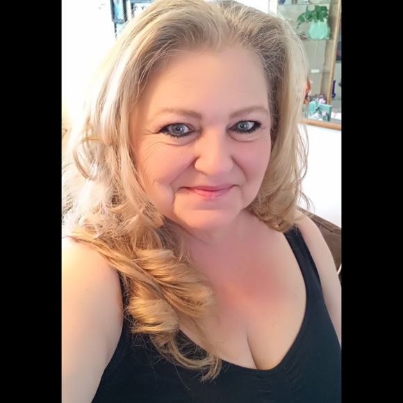 Meet your Posher, Sherrie - Picture 2 of 2